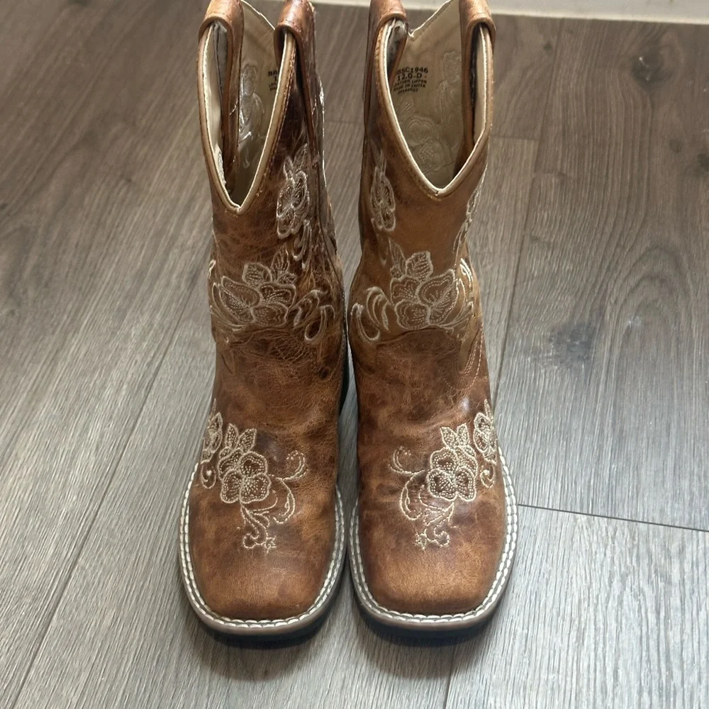 Shyanne Floral Embroidered Western Leather Brown Boots - Picture 11 of 13